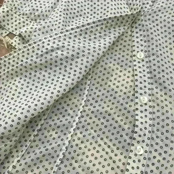 ❤️5/$25❤️
Banana Republic blouse - Picture 3 of 3